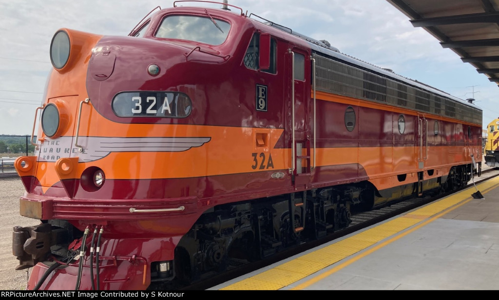 Milwaukee Road E9A - 261 public trips - St Paul Depot Days MN May 2023.